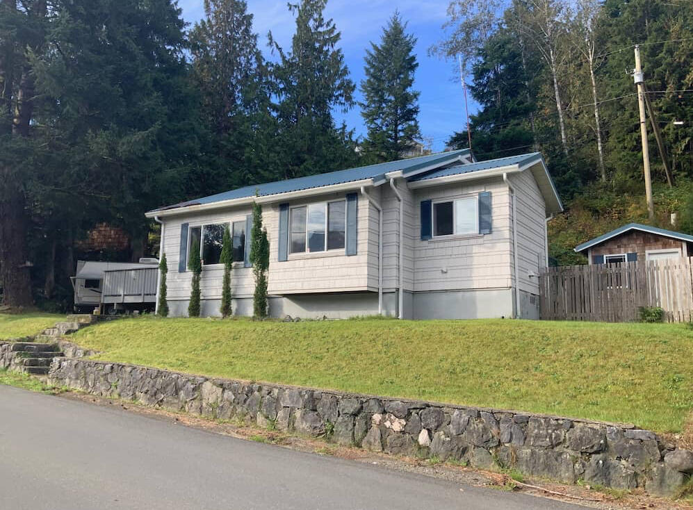 Front view of guest cabin